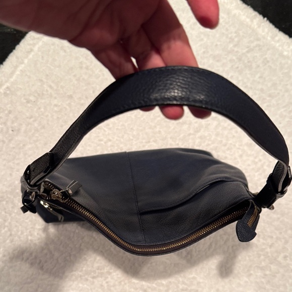 Radley London Smith Street leather zip-top shoulder/crossbody bag in navy blue - Picture 15 of 16